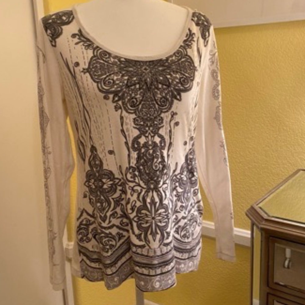French Blue White Top with Black Design in Size L